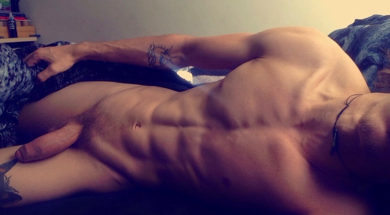 Homme nu au corps parfait Homme nu au corps parfait